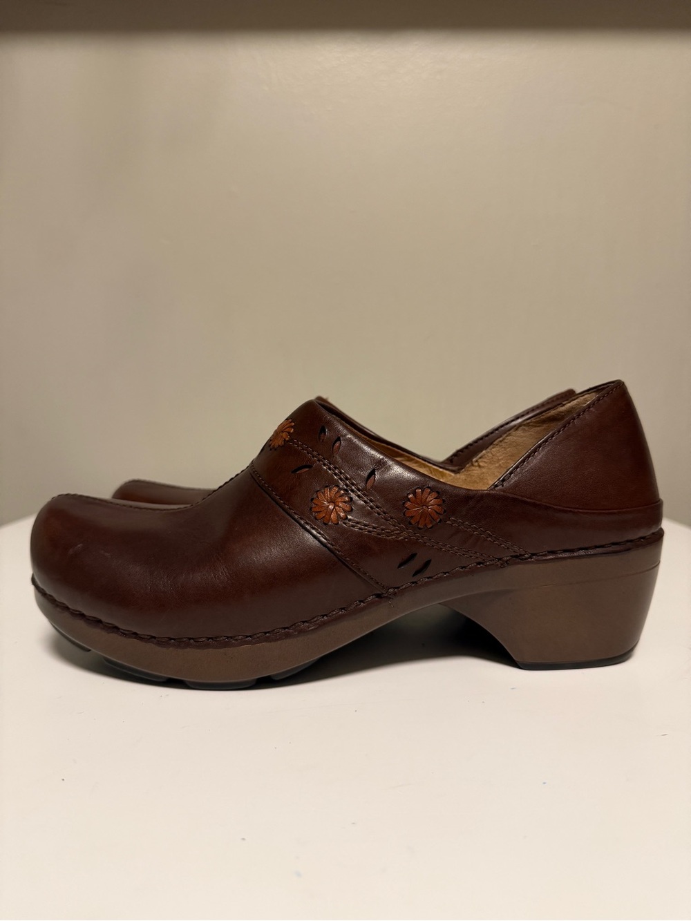 Dansko Brown Leather Floral Clogs 9821457800 Women’s EU 40 US 10-10.5